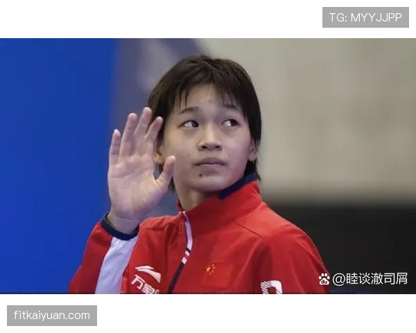 全红婵回家路上还在啃苹果，网友：这哪像奥运冠军？